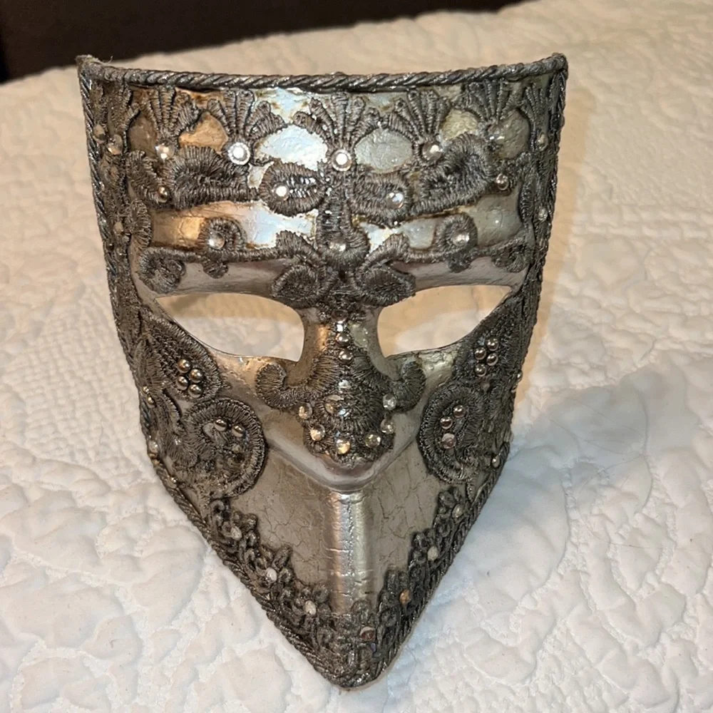 Mardi Gras Mask Silver aluminum style embroidered crystal detail decor mens mask - Picture 1 of 11